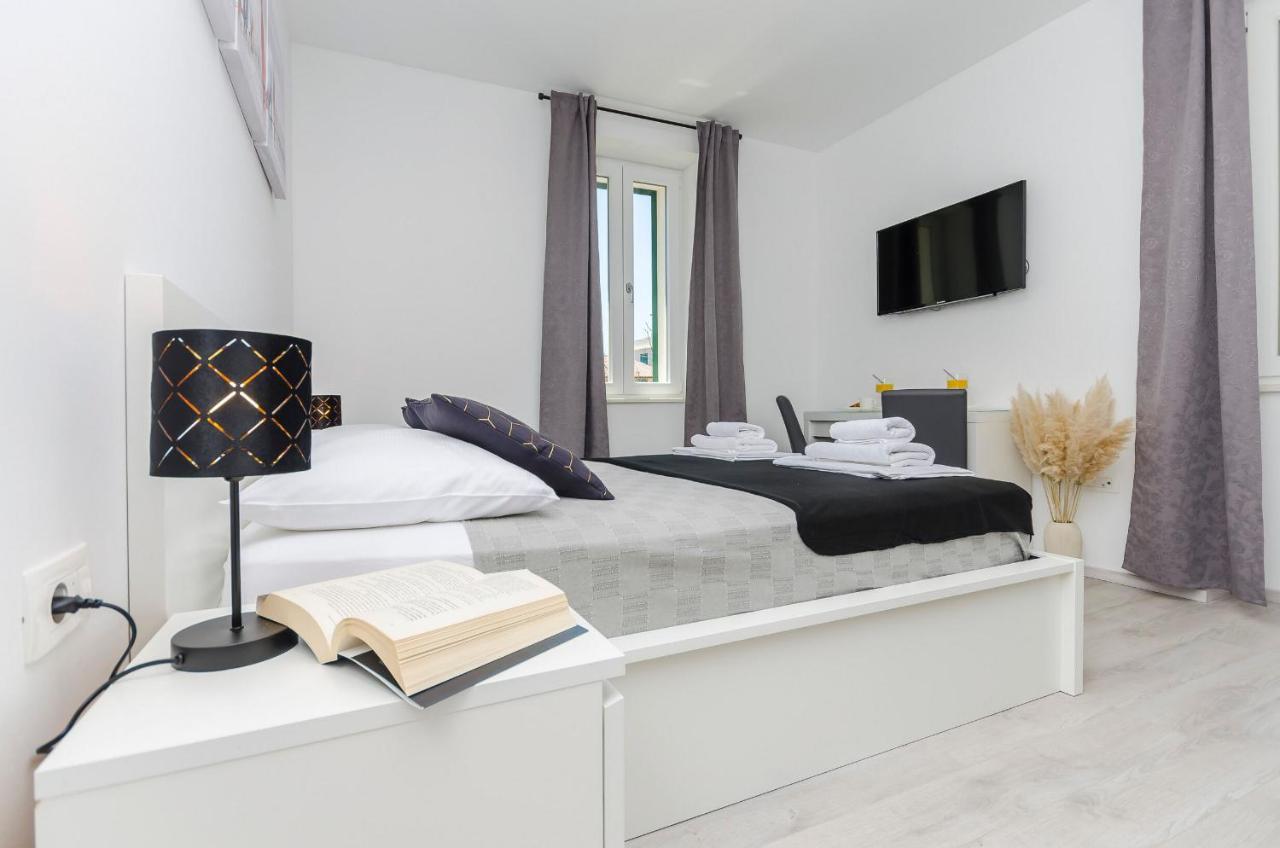 Apartments And Rooms Adriatic Suites Šibenik Extérieur photo